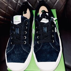 Cariuma Black Sneakers with White Soles